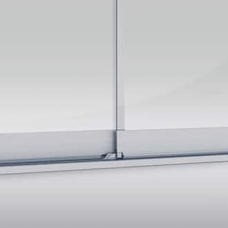 Maximum transparency, permanent ventilation and protection against driving rain are ensured by a 24 mm covering of the panels when closed.