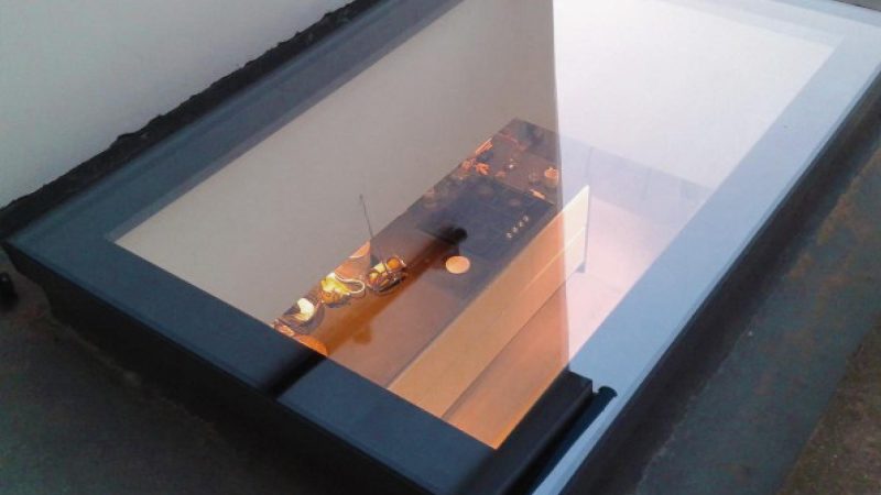 Minimalist flat roof lights