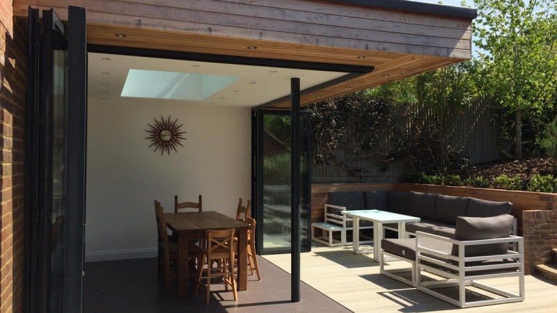 Bifold doors with floating corner designs