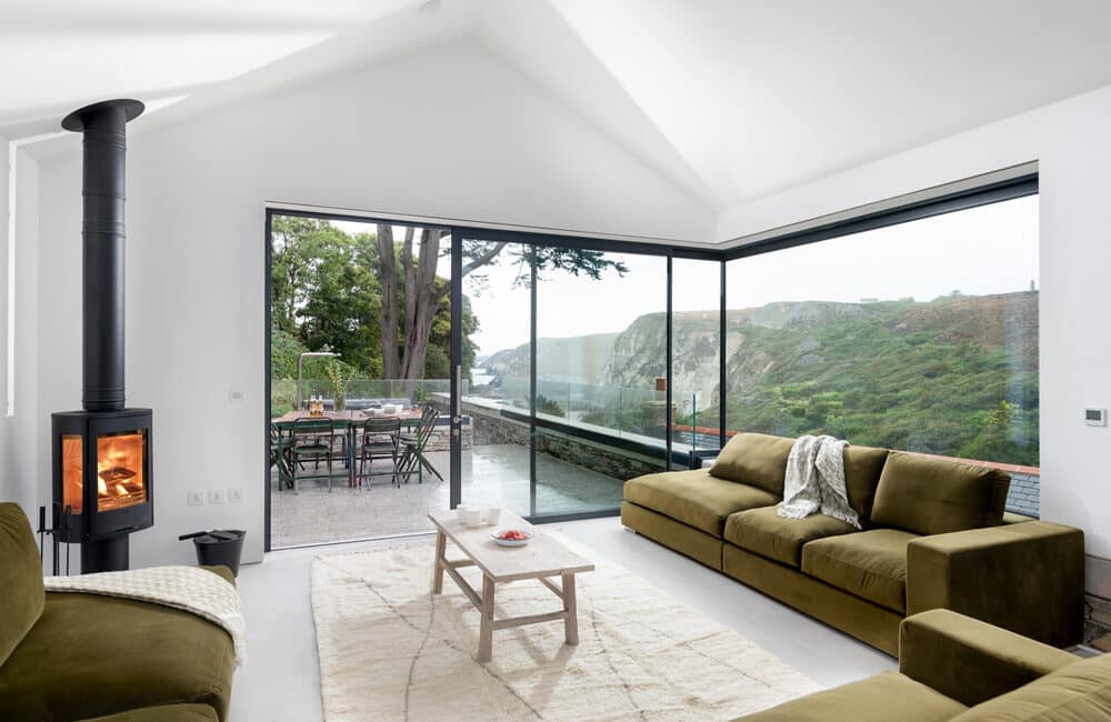 Luxury Cornish holiday retreat overlooking the beach